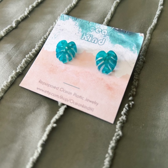 Monstera Stud Earrings - Handmade from Up-Cycled Ocean Plastic - Picture 2 of 5